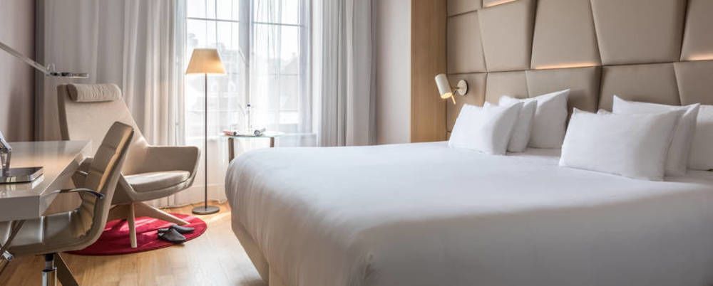 Nh Collection Eindhoven Centre Hotel Buitenkant foto A bedroom at the hotel