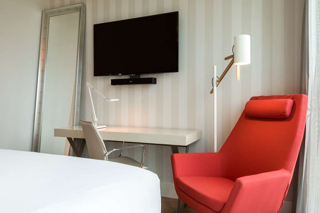 Nh Collection Eindhoven Centre Hotel Kamer foto A room at the hotel
